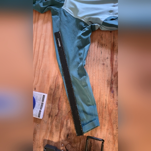 Womens REI Rain Jacket. Size Large - Picture 9 of 16